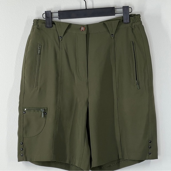 jamie sadock Pants - JAMIE SADOCK Women’s size 4 Hunter Green Gold Shorts. Zip up. With pockets.